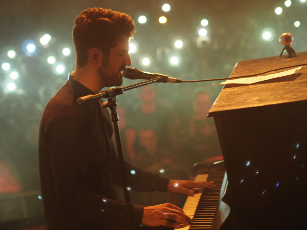 Frontmann Bertram Ulrich beim Konzert in Oldesloe