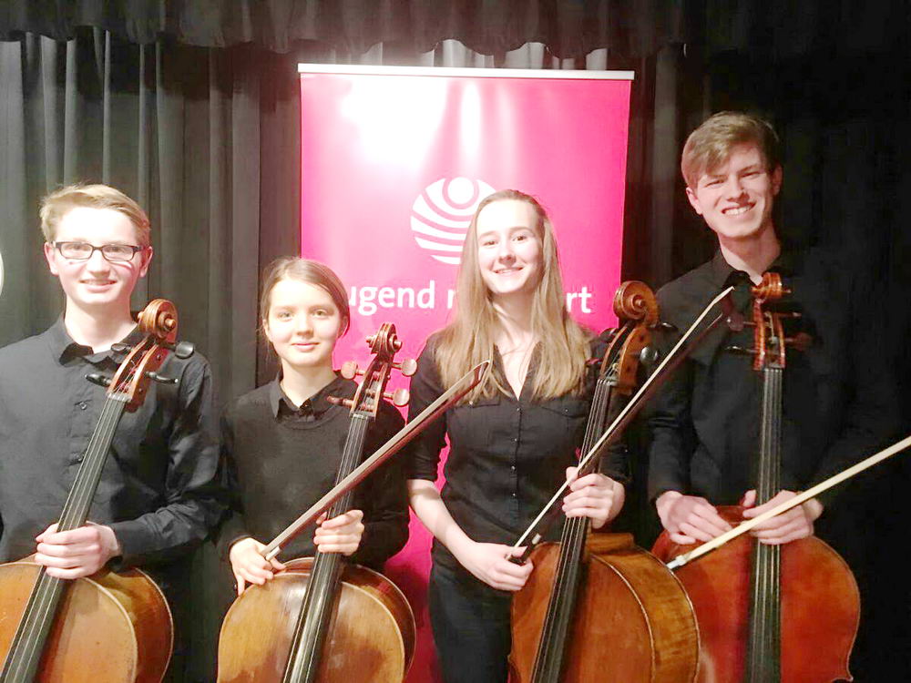 Celloquartett (v.l.): Aaron Wittke, Johanna Rein, Philippa Pietzker, Maximilian David Ferst Neben dem musikalischem Nachwuchs aus Bargteheide werden zudem Gäste aus Lübeck, Großhansdorf und Hamburg erwartet.