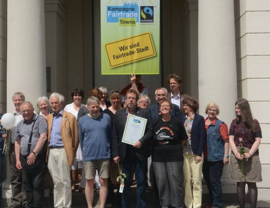 Gruppenfoto bei der Übergabe des Zertifikats 2015 Foto: SL - Archiv