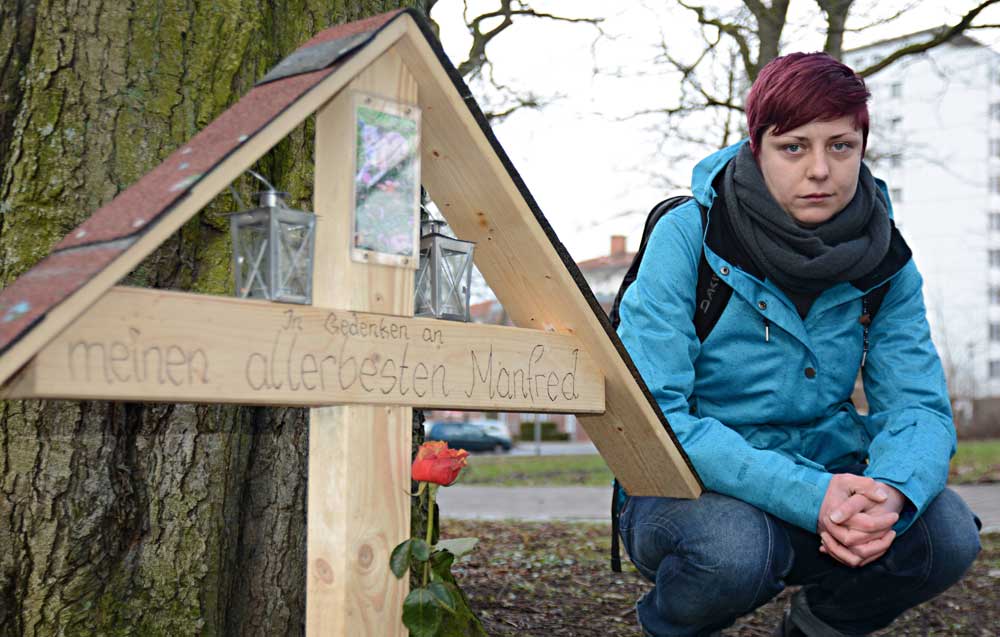 Gedenkkreuz im Kurpark &quot;Hier wurde mein Hund tot gebissen&quot;