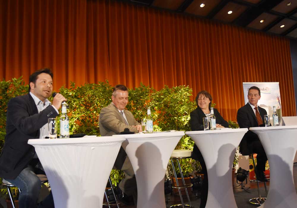 Sind am 5. Juni wählbar: Sebastian Schulz, Jörg Lembke (beide parteilos), Maria Herrmann (SPD) und Jörg Feldmann (CDU). Foto: Fischer